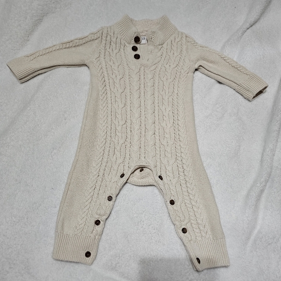 Gap French vanilla cable knit one piece 9-12 months euc - Picture 2 of 6